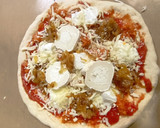 Foto del paso 5 de la receta: Pizza de sobrasada y cebolla caramelizada
