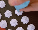 A picture of step 5 of Easy Classic Vanilla Meringue Cookies.