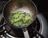 A picture of step 5 of Sandwhich Dhokla.