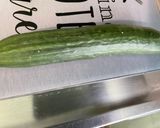 Une image de l'étape 8 de Salade composée au concombre, tomates, feuille de chêne et oignon rouge.