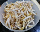 A picture of step 1 of Pad Thai with Egg (Quick Version).