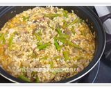 Foto del paso 4 de la receta: Arroz con setas y espárragos trigueros
