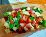 Foto langkah ke 1 dari resep Salad Buah yummy 🍓🍎🥝🍒🍉🍊🍍🍅.