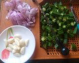 A picture of step 1 of Bendakaya Pulusu.