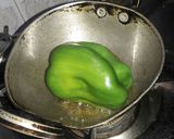 A picture of step 4 of Cheesy Stuffed capsicum fry.