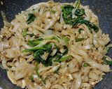 Foto langkah ke 3 dari resep Kwetiau kangkung belacan.