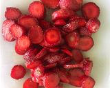 Foto langkah ke 2 dari resep Korean strawberry milk.