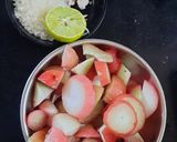 A picture of step 1 of Rose apple juice.