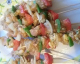 Foto del paso 2 de la receta: Ensalada compuesta con brochetas de pollo