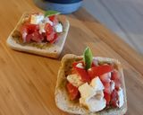 Une image de l'étape 3 de Bruschetta tomates, mozza, pesto.