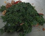 Foto langkah ke 3 dari resep Tumis Daun Pepaya Jepang.