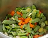 Foto del paso 1 de la receta: Guiso de pavo y sopa de verduras, todo al mismo tiempo