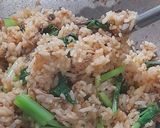 Foto langkah ke 3 dari resep Nasi Goreng Ikan Sayur Ijo.