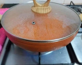 Foto del paso 3 de la receta: Huevos en salsa de tomates y toque de especias