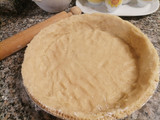 Crostata con marmellata di fichi, fichi freschi, e noci al profumo di limone