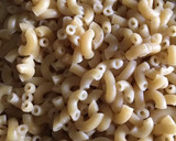 A picture of step 1 of Macaroni Jollof.