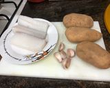 Foto del paso 1 de la receta: Filetes de bacalao confitado con base de patata panadera