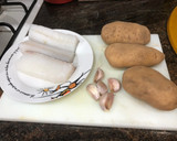 Foto del paso 1 de la receta: Filetes de bacalao confitado con base de patata panadera