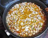 Foto del paso 3 de la receta: Ropa vieja de pollo y garbanzos con papas fritas