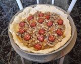 Gombás, kolbászos pizza recept fázis 5 fotója