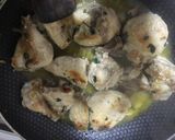 Foto del paso 1 de la receta Pollo en salsa con pisto de calabaza (aprovechamiento)