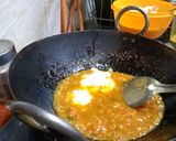 A picture of step 2 of Dahi Aloo Baingan Ki Sabji.