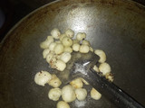 रोस्टेड फ्राई मखाने (roasted fry makhane recipe in Hindi)