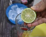 Foto langkah ke 3 dari resep Strawberry Mojito.