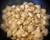 Foto del paso 3 de la receta: Pollo con pasas al Moscatel
