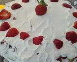 Foto del paso 6 de la receta: Tarta de nata y fresas con hojaldre