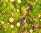 A picture of step 2 of Bhindi kumro vazi.