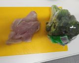 Foto del paso 1 de la receta: Pizza con base de pollo y brócoli