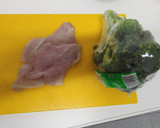 Foto del paso 1 de la receta: Pizza con base de pollo y brócoli