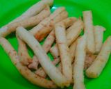 Foto langkah ke 9 dari resep Stik Keju Kriuk rasa Bawang.