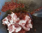 รูปขั้นตอนการทำที่ 2 ของ พริกแกงหมูใส่มะเขือ