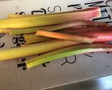 Une image de l'étape 2 de Tarte pêches de vigne et rhubarbe (pâte brisée à la pêche).