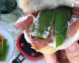 Foto del paso 7 de la receta: Serranitos de lomo, jamón y pimientos en el microondas con Lékué Grill