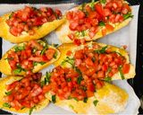 Hình bước làm 4 của món Crostini - bánh mì nướng cà chua phô mai kiểu Ý siêu dễ!