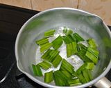 Foto langkah ke 2 dari resep Es Sirup Pandan Lemon.