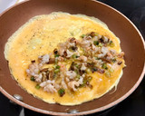 Foto del paso 3 de la receta: Tortilla de cigalitas y ajetes