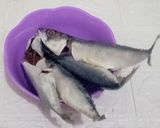 Foto langkah ke 1 dari resep Ikan Salem kuah teh asam pedas.