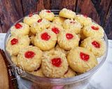 Foto langkah ke 8 dari resep Strawberry Thumbprint Cookies.