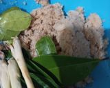 Foto langkah ke 2 dari resep Ayam goreng lengkuas.
