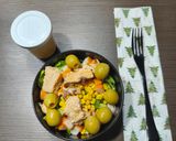 Foto del paso 3 de la receta: Ensalada de salmón y palitos de cangrejo