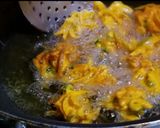 कुरकुरे प्याज़ के पकोडे (kurkure pyaz ke pakode recipe in Hindi) रेसिपी चरण 8 फोटो