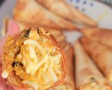 صورة لخطوة 2 من وصفة اقماع التورتيلا بحشوة الدجاج والجبن 🧀