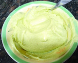 Foto del paso 3 de la receta: Crema de aguacate con gulas y olivas