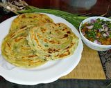 A picture of step 4 of Green garlic laccha paratha.