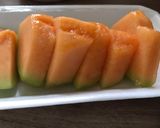 Hình bước làm 1 của món Sinh tố dưa lưới cho bé