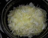 Foto del paso 2 de la receta: Tarta de cebolla y queso sin masa